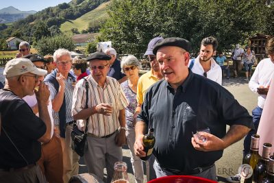 Photographie incentive journee decouverte pays basque voyage visite atelier piment charcuterie producteur nature agence evenementielle saint jean de luz erronda