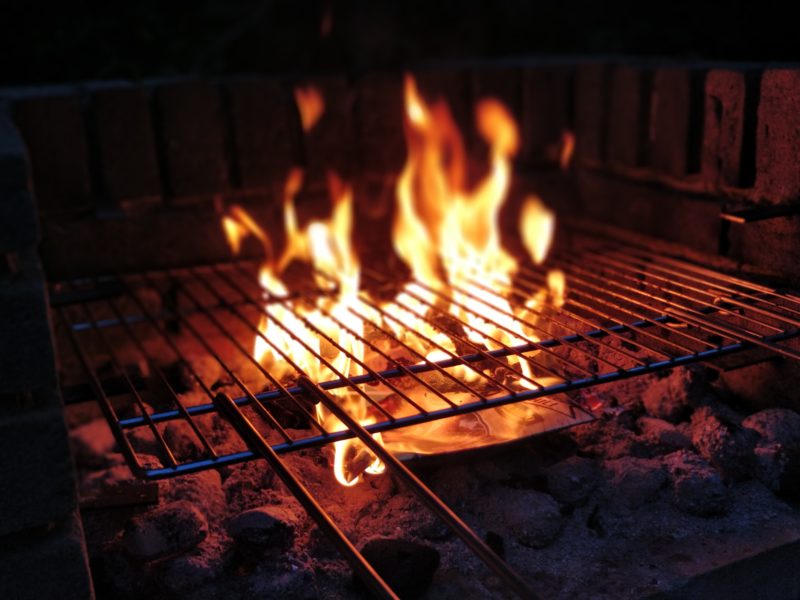 seminaire mongie pyrénées agence erronda tema building event pays basque voyage chalet cheminée grillades barbecue feu